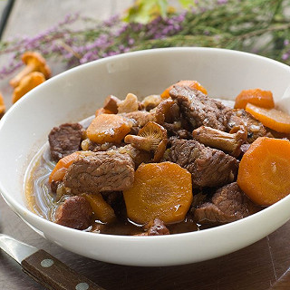 Le Boeuf Bourguignon  Un Classique de la Cuisine Française